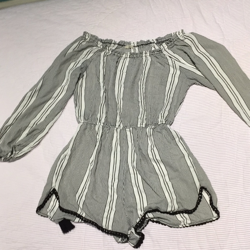 Black&White Off The Shoulder Long Sleeve Romper